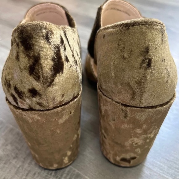 Cabi Olive Green Velvet Crossover Wedge Heels - Picture 4 of 5